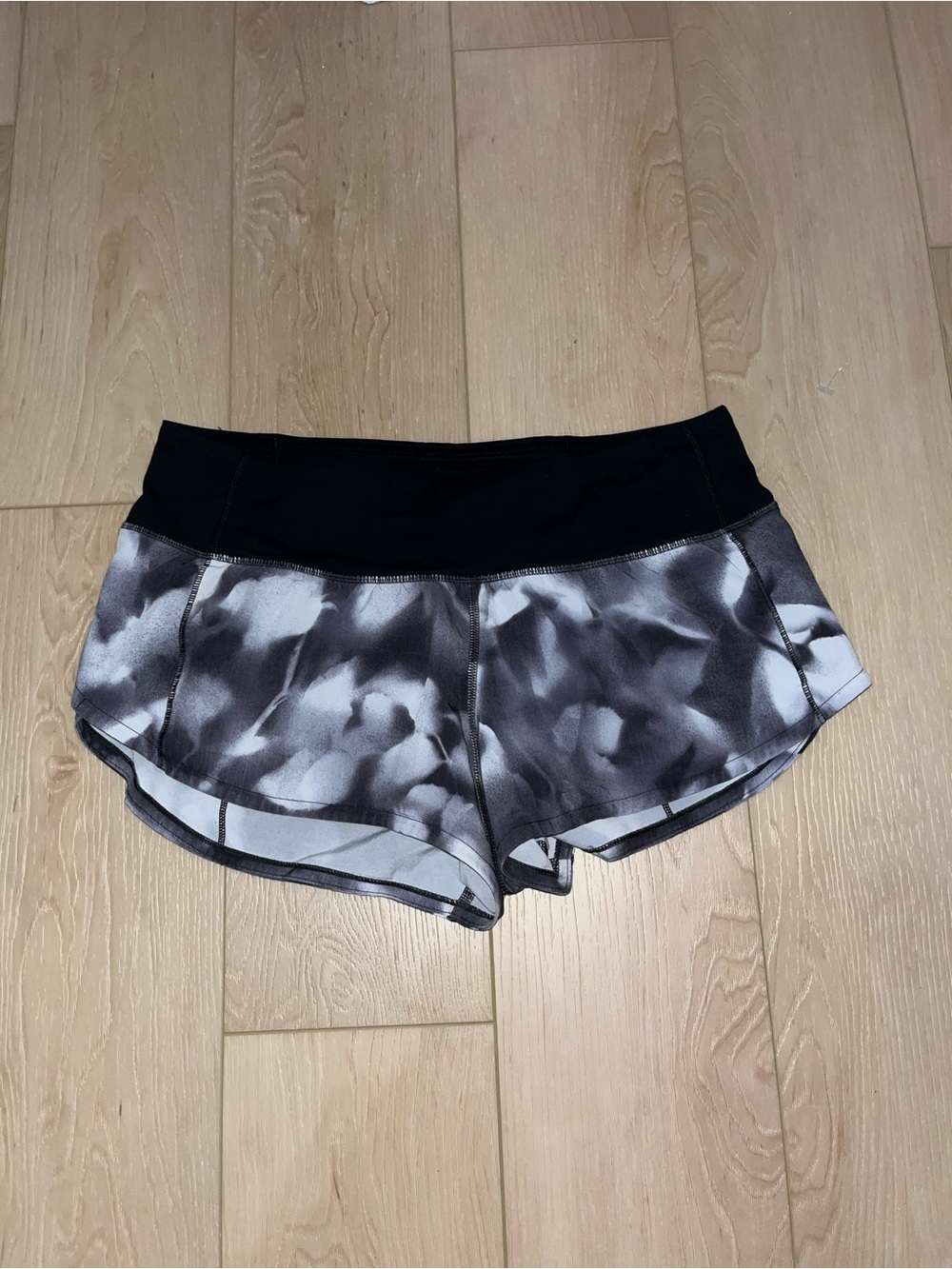 Lululemon speed up shorts 2.5